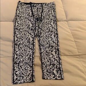 Nike dry fit black/white print crop pant size S.​​​​​​​​​​​​​​​​​